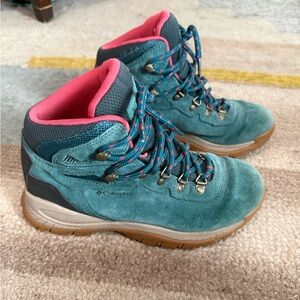 Women’s Columbia Newton Ridge Teal/Red Hiking Boot, Size 7.5